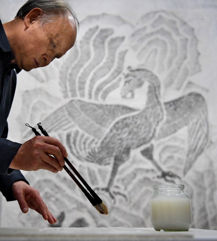 GLOBALink | High relief rubbing inheritor in central China's Henan