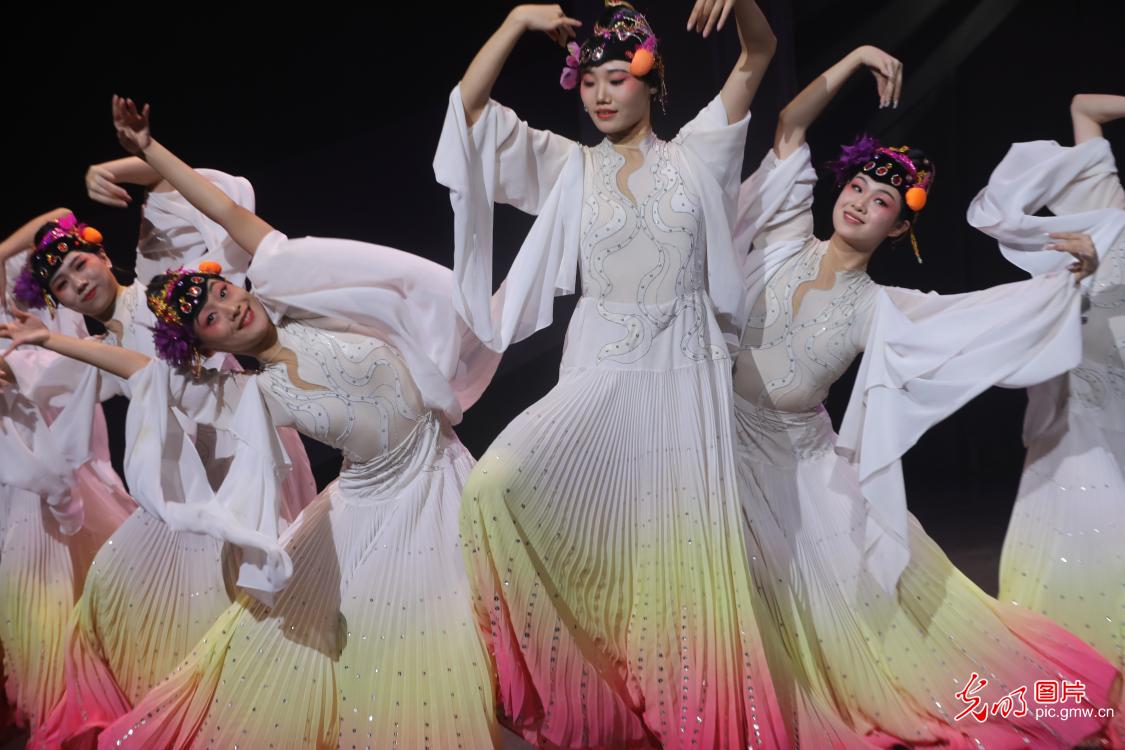 Dance performance staged at Nanjing University of Arts