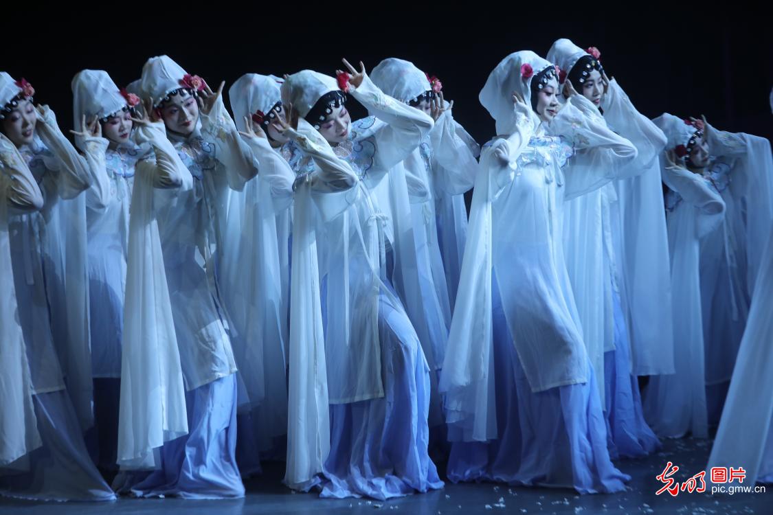 Dance performance staged at Nanjing University of Arts
