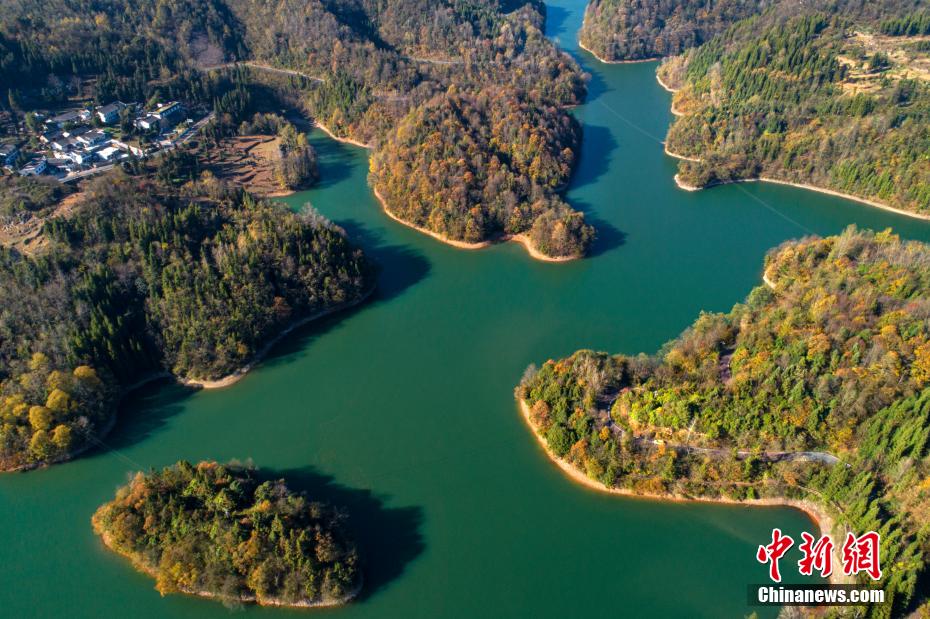 Aerial view of Cuckoo Lake in SW China’s Guizhou Province