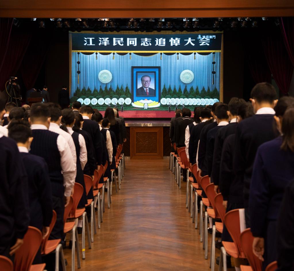 People across China mourn passing of Comrade Jiang Zemin