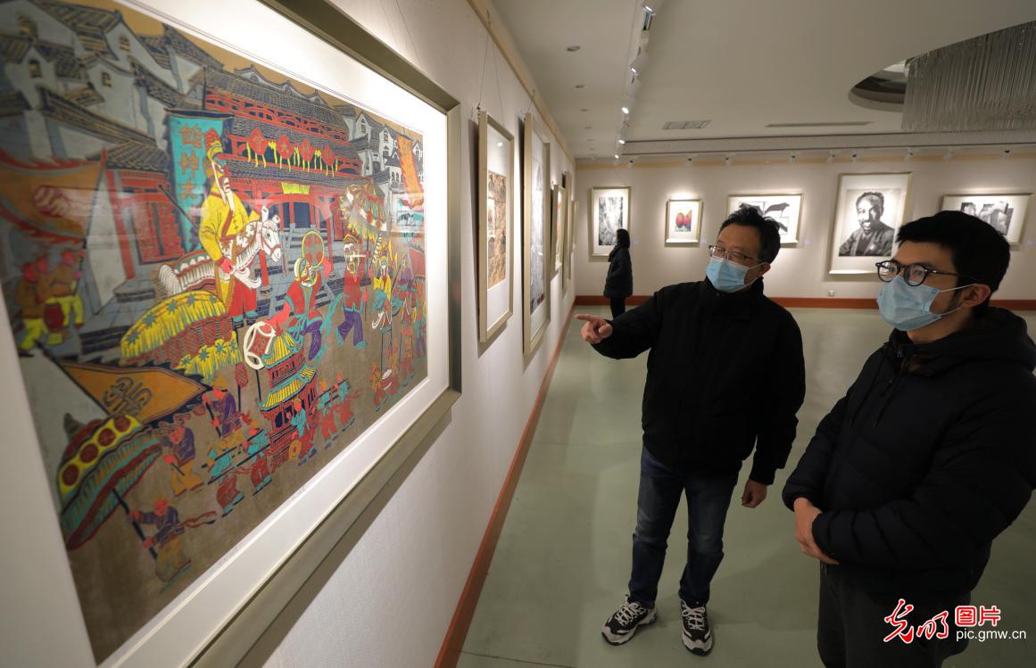 Young and Middle-aged Print Biennale of Anqing City held in E China's Anhui