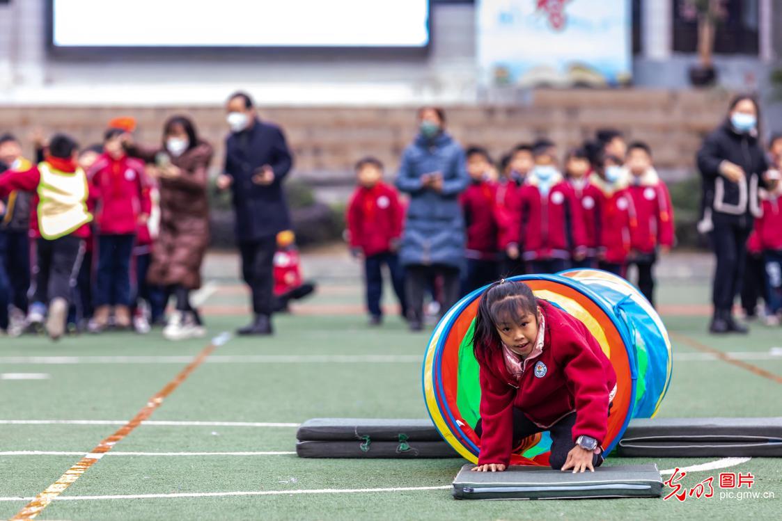 Primary school hold winter sports meeting in SW China's Guizhou