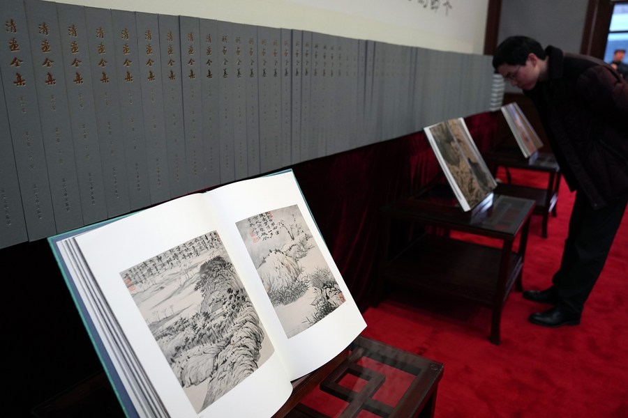 Xi Focus: 17-year-long support for compilation of China's ancient artworks