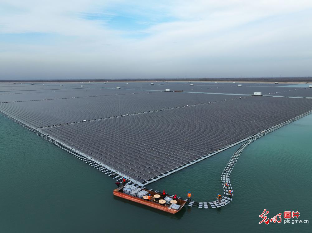 Floating photovoltaic power generation project entering final stage in E China's Shandong