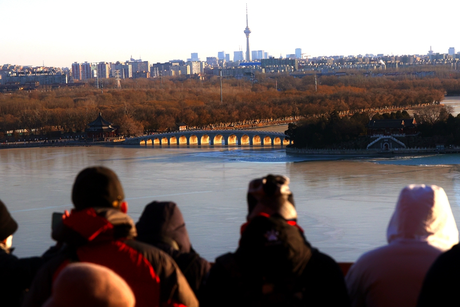 Winter Solstice shines special light at Summer Palace in Beijing