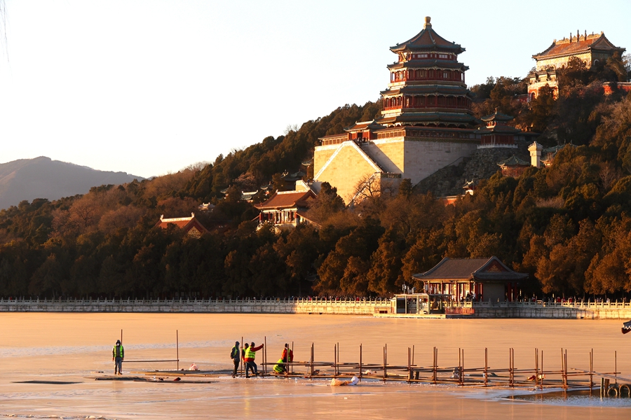 Winter Solstice shines special light at Summer Palace in Beijing