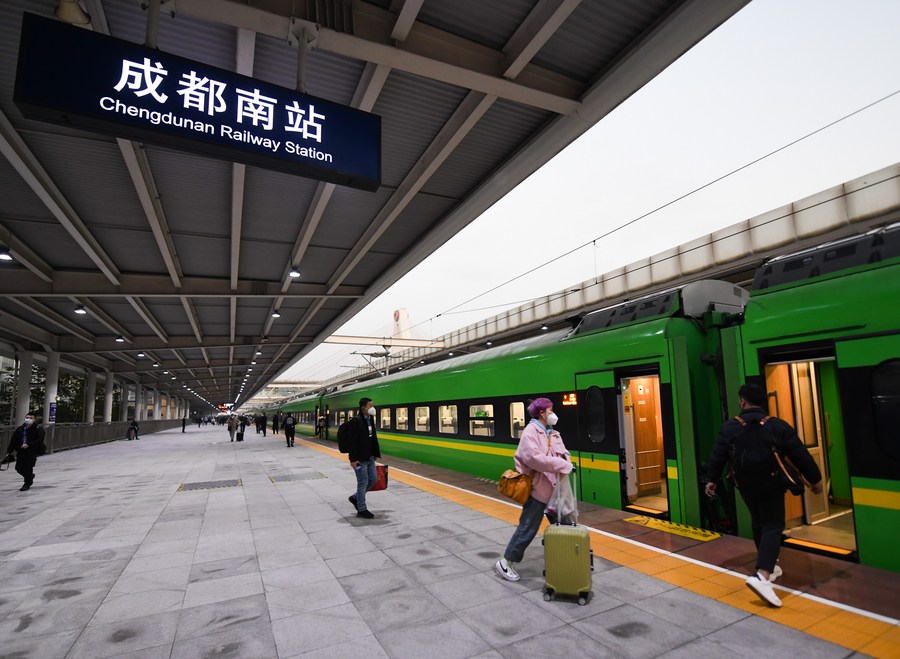 Railway linking Chengdu and Kunming fully operational in SW China