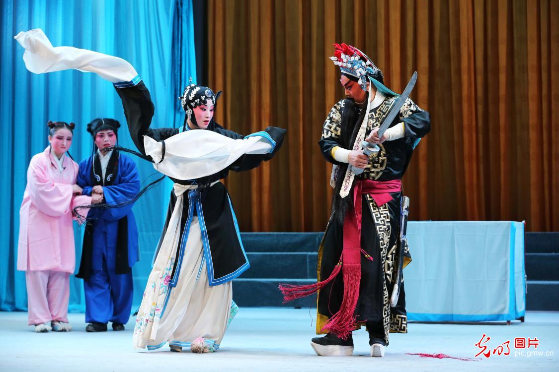 Free new year performance held in northwest China's Gansu Province