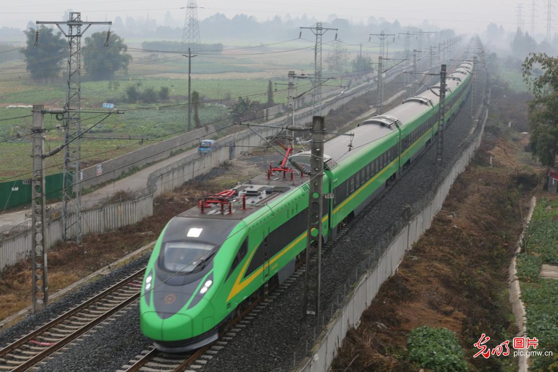 New Chengdu-Kunming railway in full operation