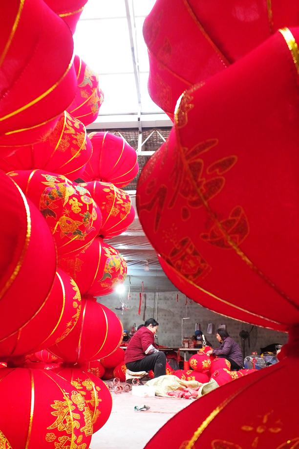 Lantern-makers abundant these days in Shanxi