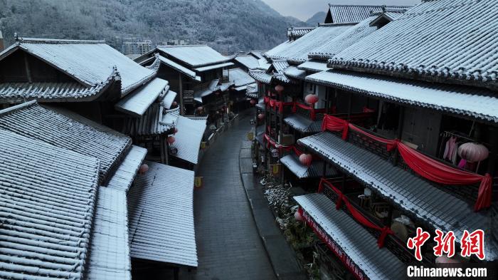 Picturesque scenery of ancient city after snowfall in SW China’s Chongqing