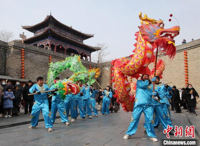 Various winter cultural activities attract tourist in N China’s Hebei Province