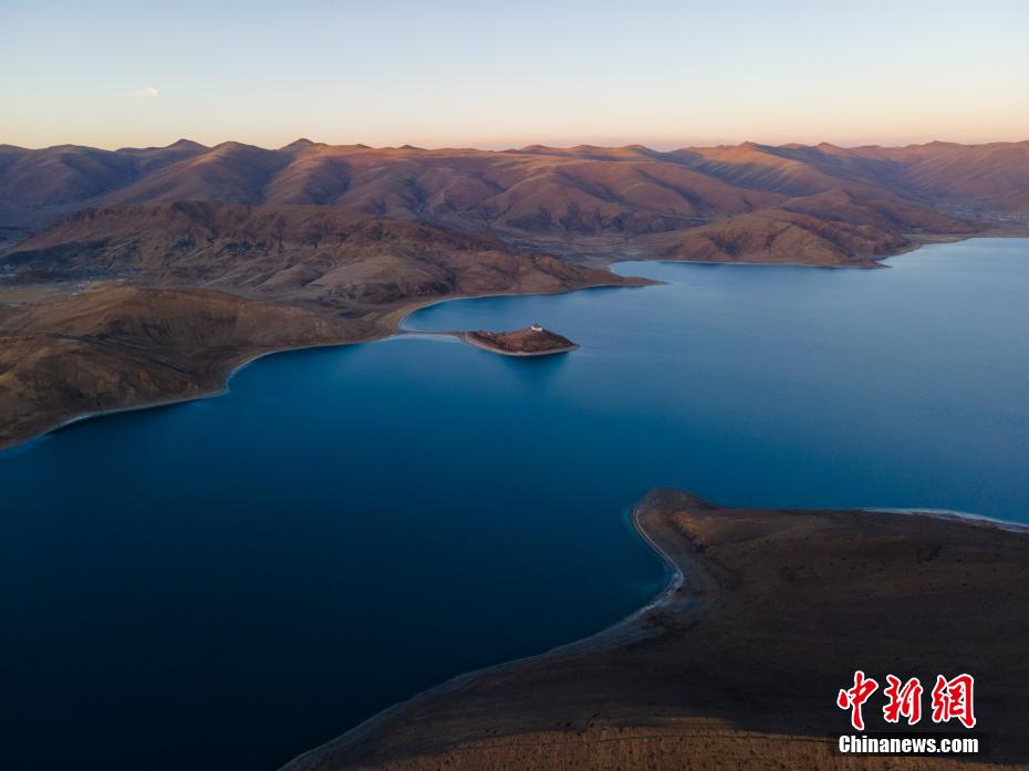 Stunning scenery of Yamdrok Lake in SW China’s Tibet