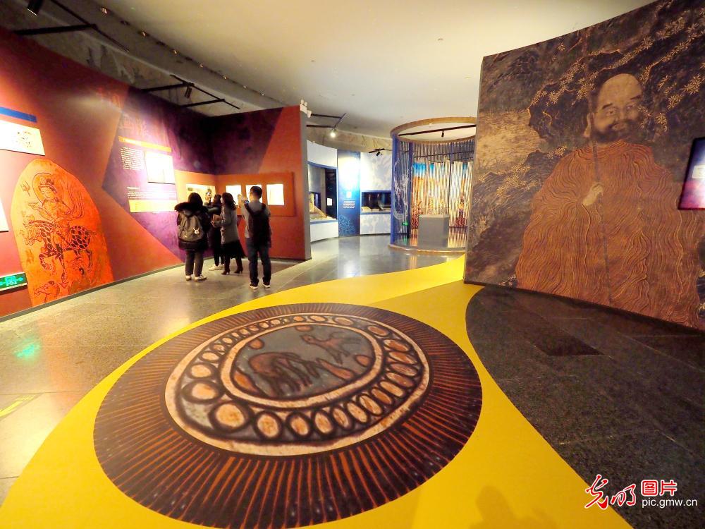 Exhibition showcasing Hetian relics opens in Beijing