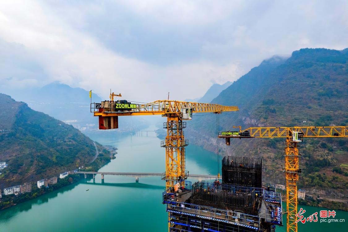 Jinshajiang Grand Bridge under construction in SW China's Yunnan