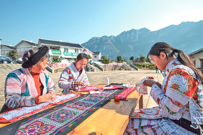 Craftspeople in rural China contributing their share in rural revitalization