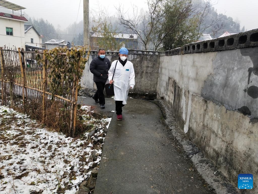 Pic story: Grassroots doctors crucial in China's anti-COVID fight