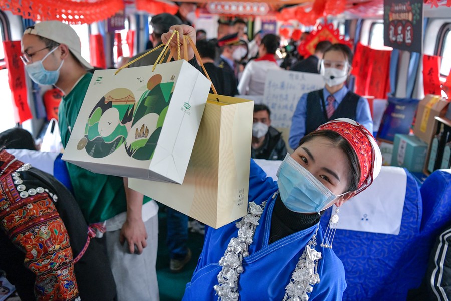 InPics: New Year fair adds happiness on Guizhou's 