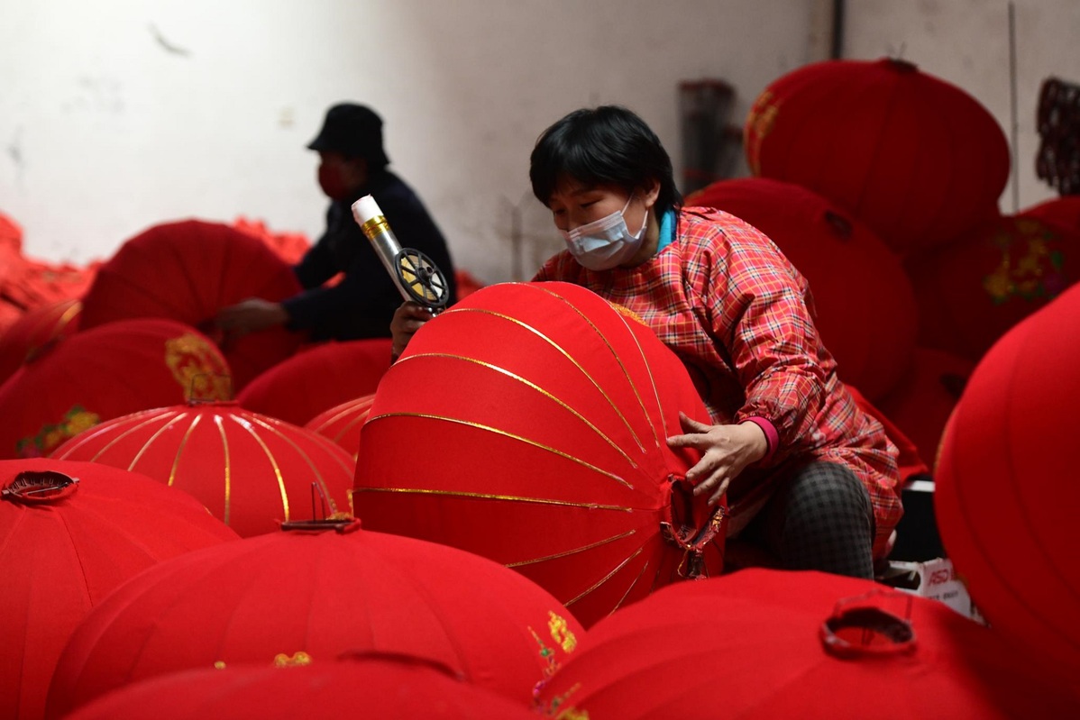 Makers of traditional lanterns in high gear