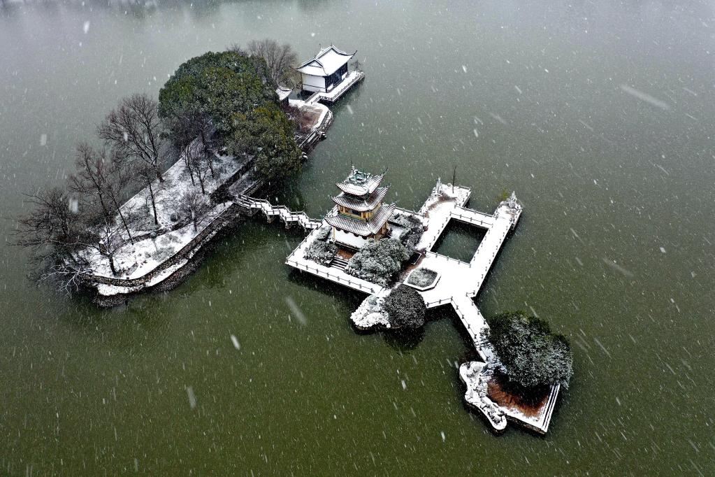 In pics: snow scenery across China