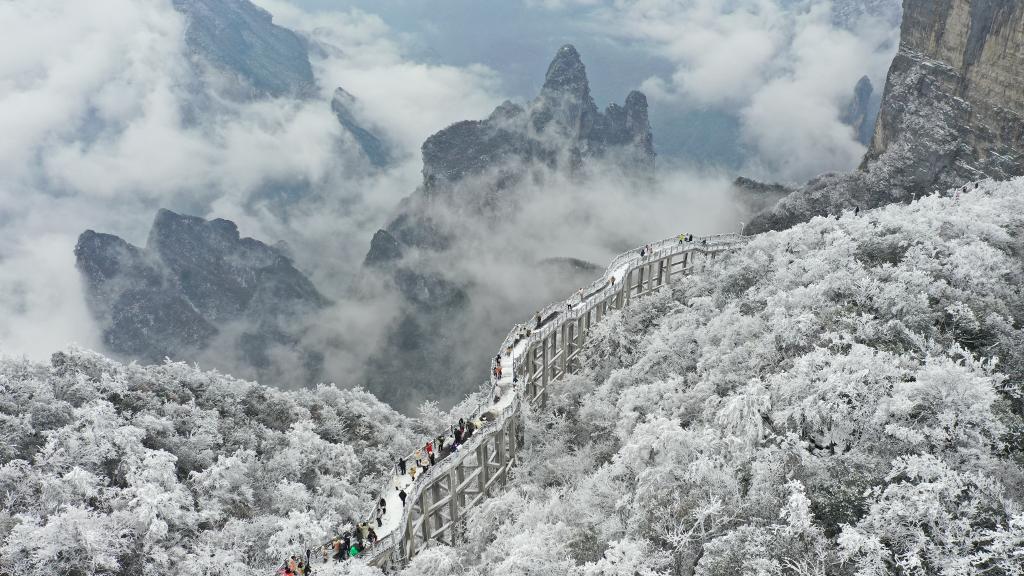 In pics: snow scenery across China