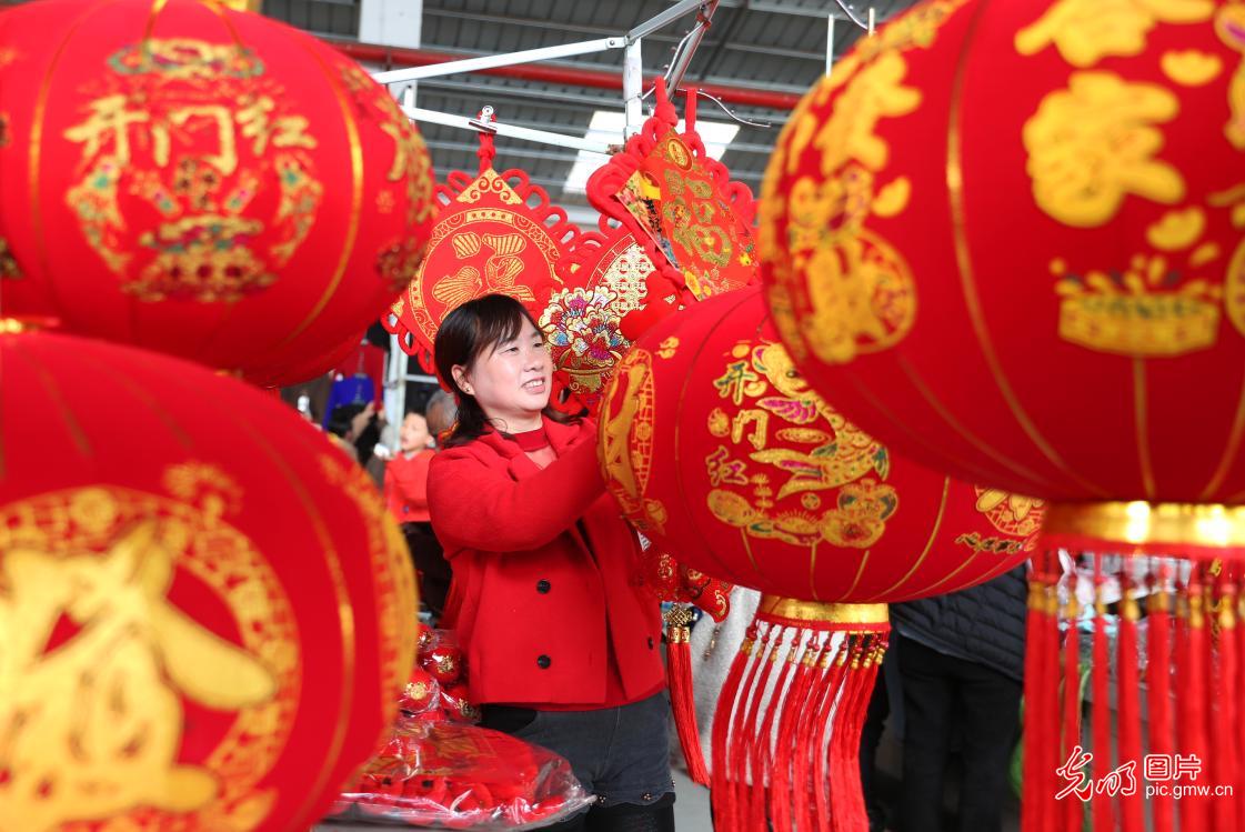Festive flavor gets stronger across the country as Spring Festival approaches