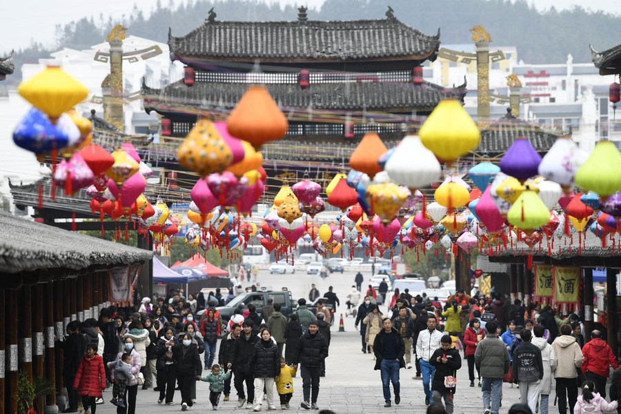 Xinhua Headlines: China's cultural, tourist market rebounds during Spring Festival holiday
