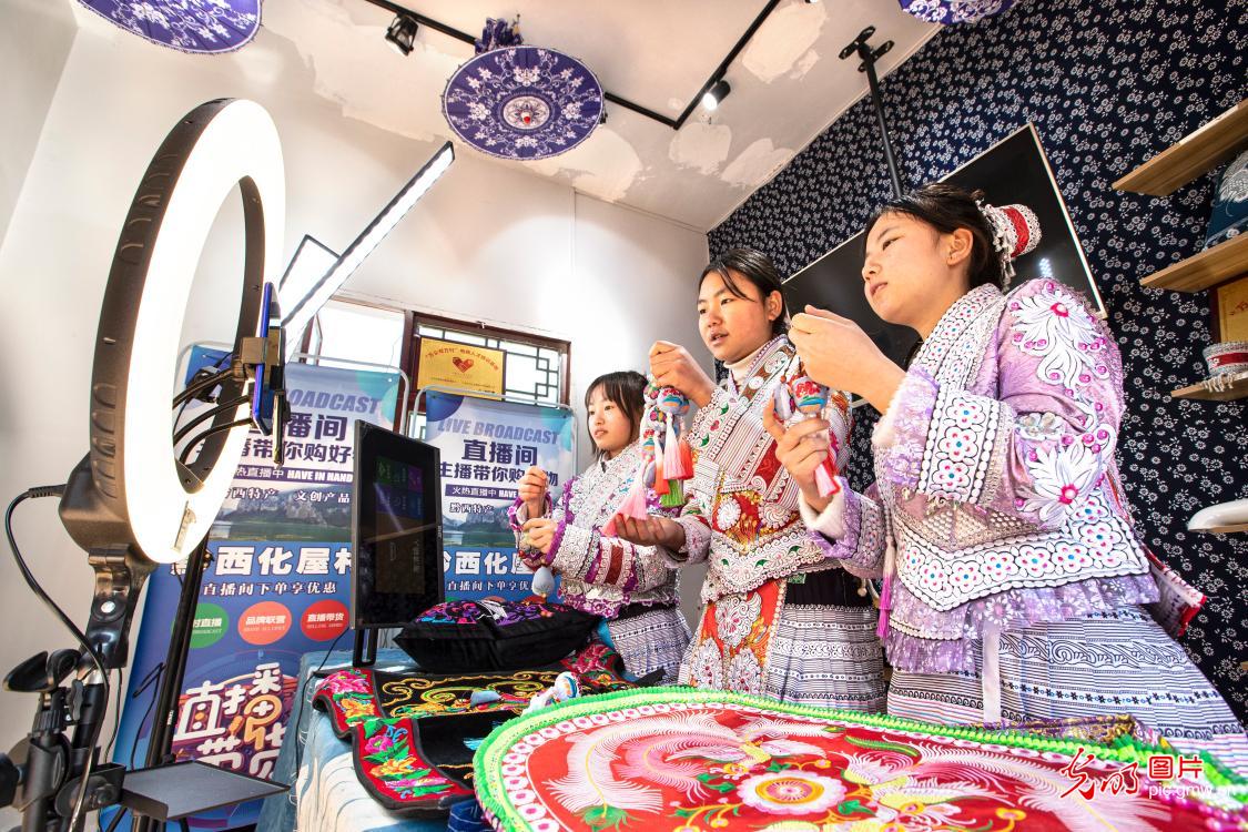 Miao embroidery helping local people increase income in SW China's Guizhou