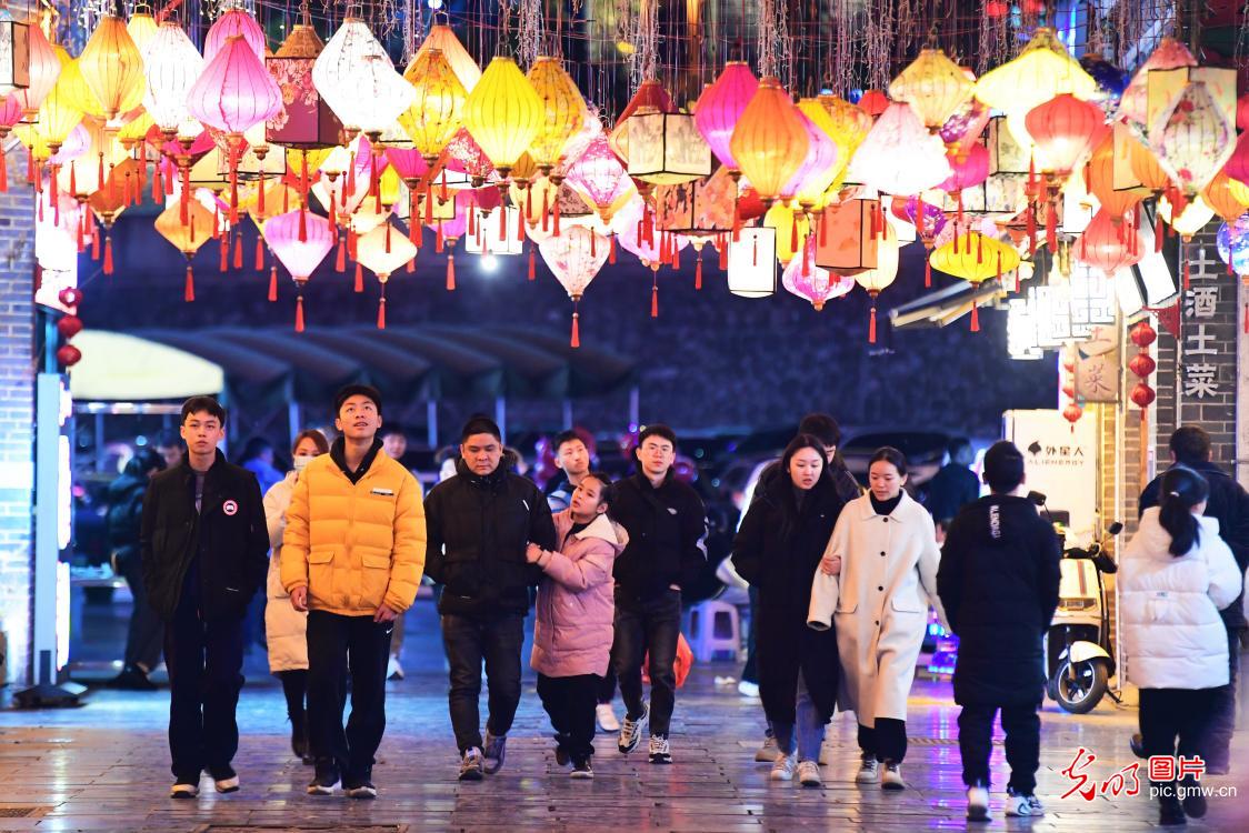 Night economy recover at charming ancient street in C China's Henan