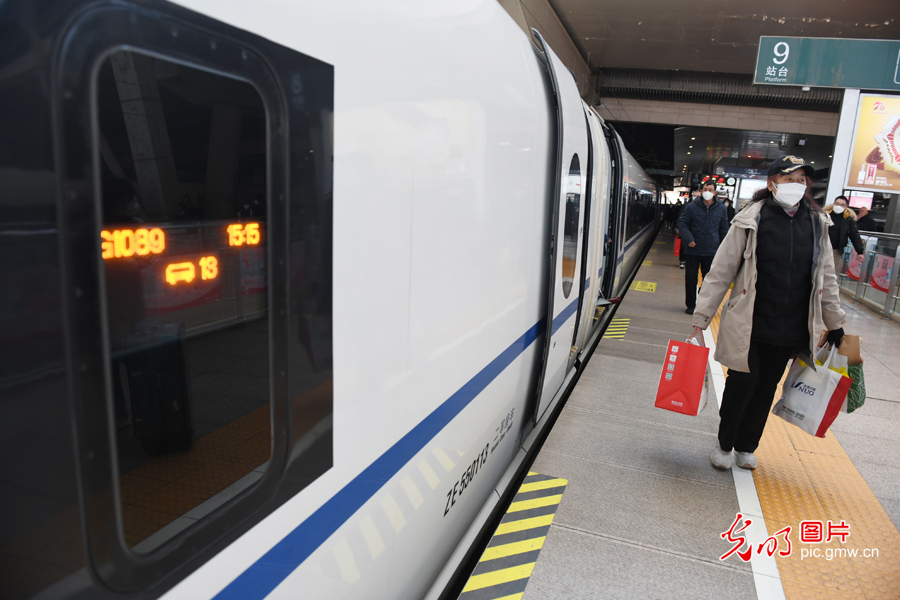 Railway passenger transport ushers return peak across China