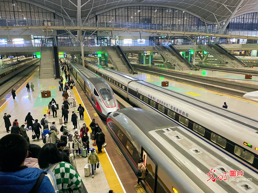 Railway passenger transport ushers return peak across China