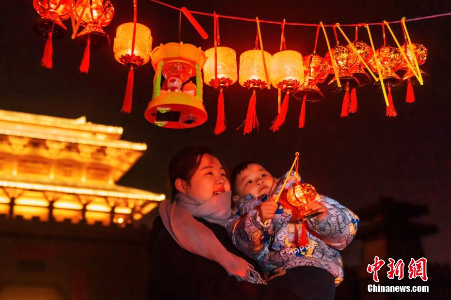 Traditional Chinese cultural activities attract tourists in E China’s Shandong Province