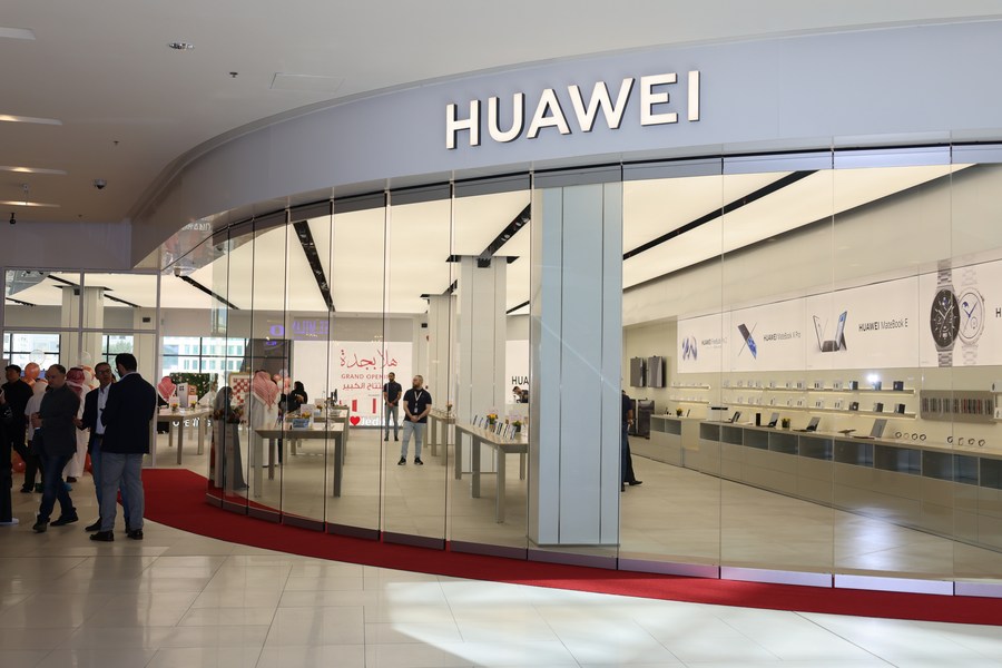 Huawei opens 2nd store in Saudi Arabia