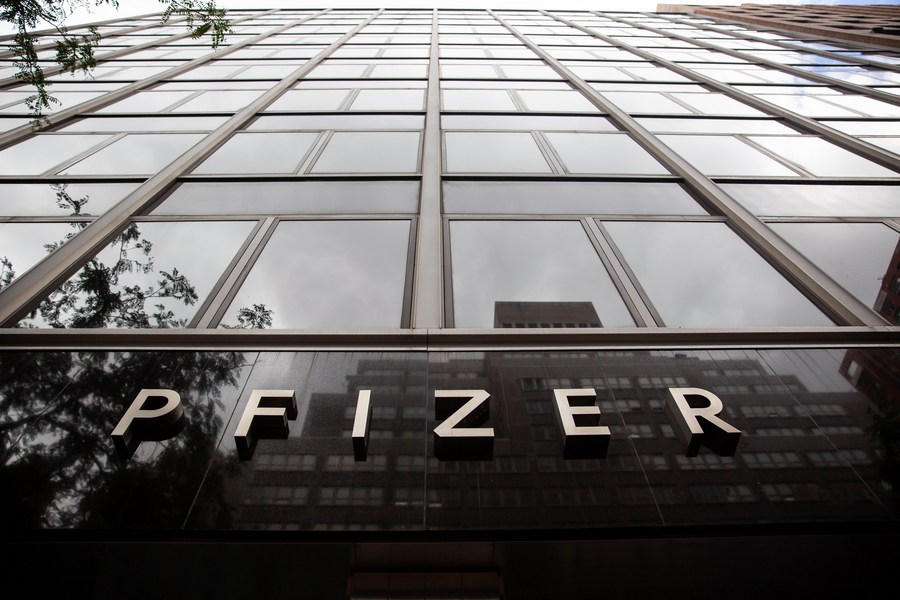 Pfizer sees big reversal after reporting record high revenues, earnings in 2022
