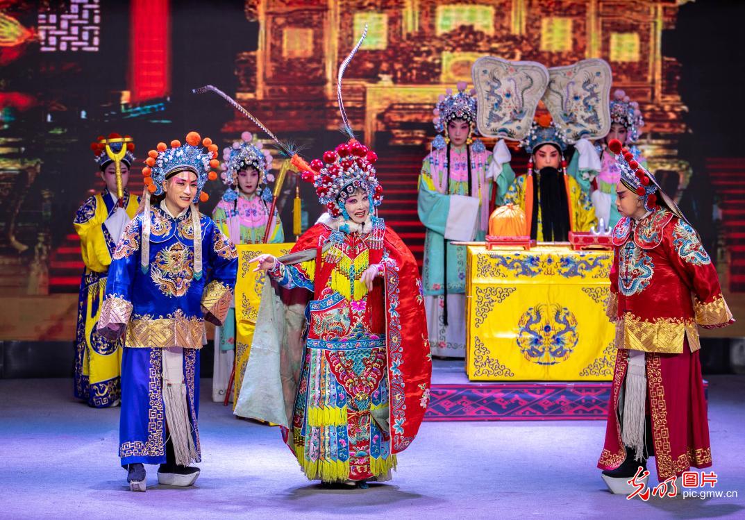 Public welfare show of Jin Opera enrich life in N China's Inner Mongolia