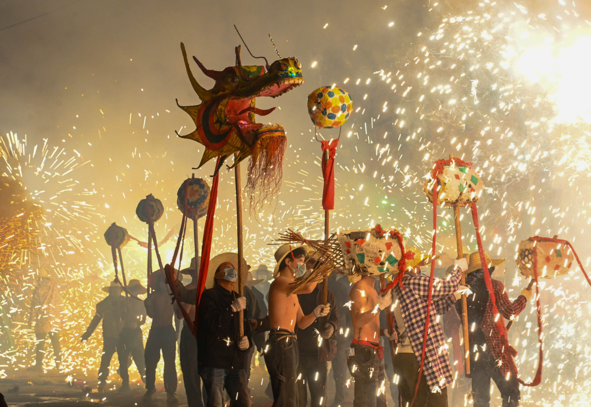 Colorful activities celebrate upcoming Lantern Festival throughout China