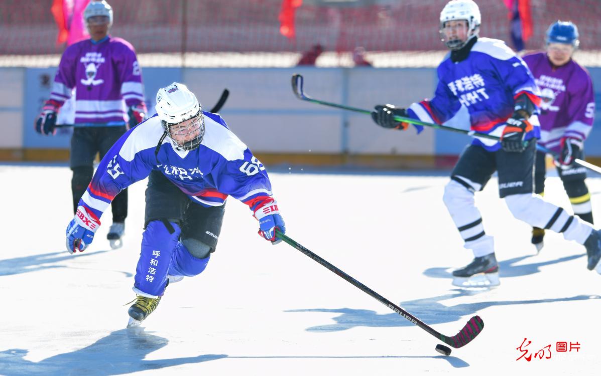Public Ice Hocky Championship end in N China's Inner Mongolia