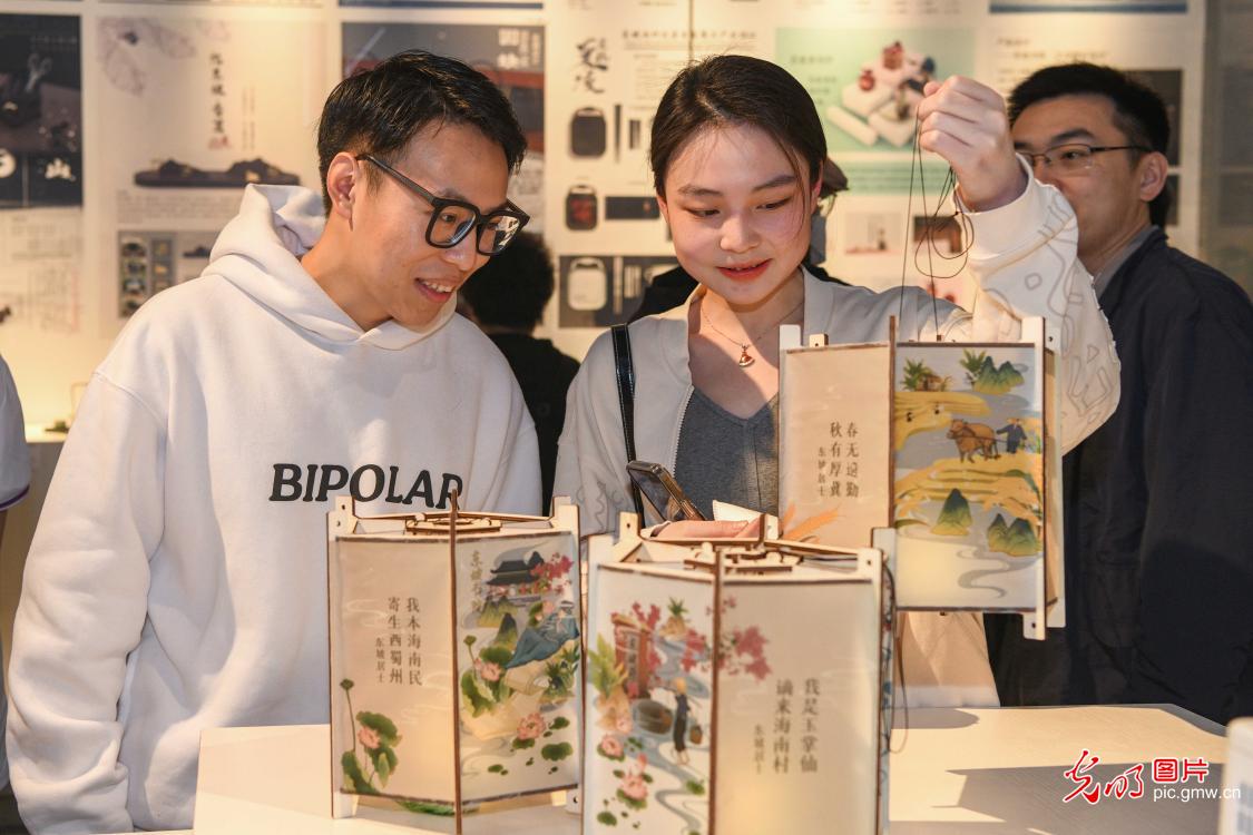 Exhibition showcasing Su-Dongpo-themed designs held in S China's Hainan