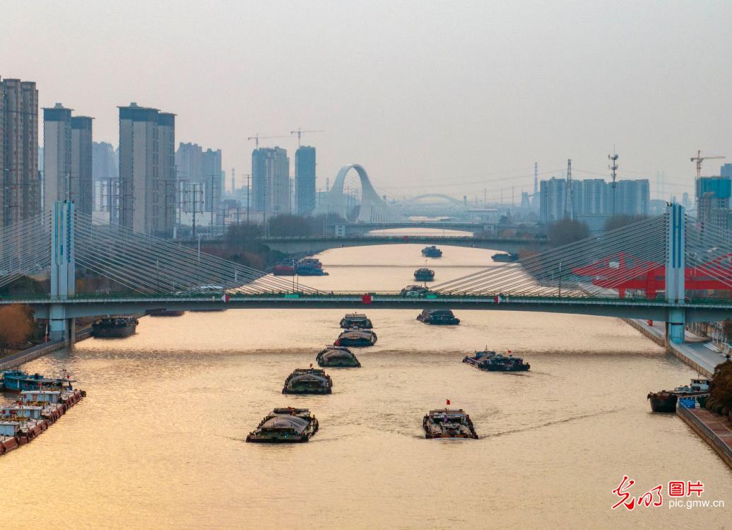 Beijing-Hangzhou Grand Canal entering busy season of water transportation