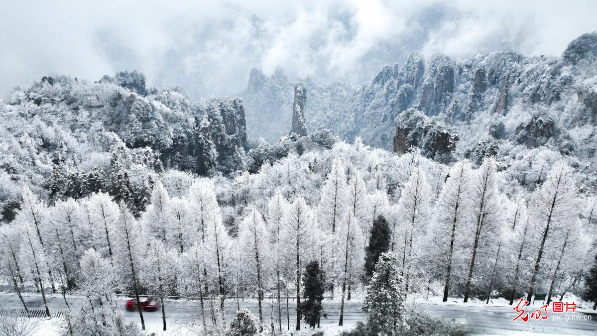In pics: snowy scenery across China