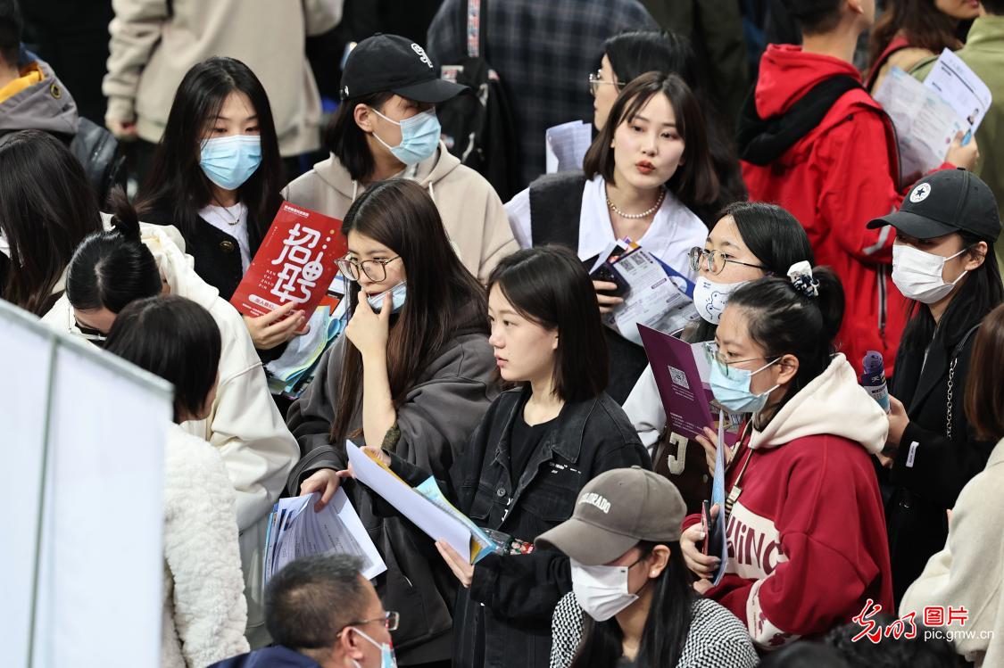 Job fair held for graduates in N China's Tianjin