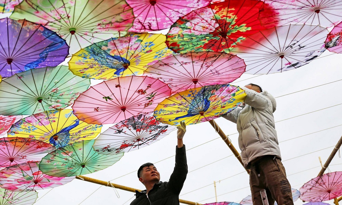 In Shanxi, a giant umbrella is born