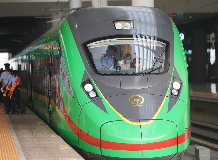 Xinhua Headlines: China-Laos Railway starts cross-border passenger services