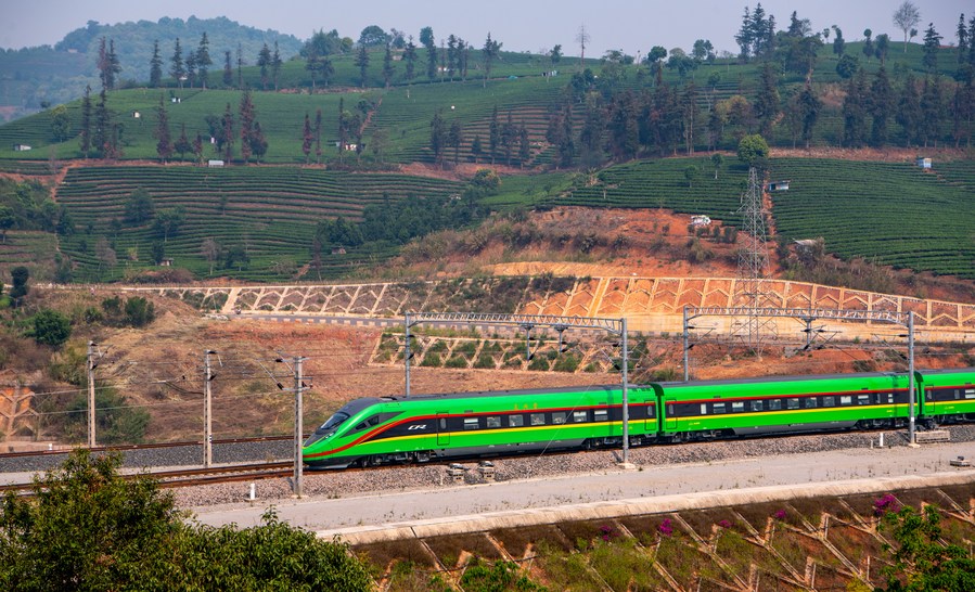 Xinhua Headlines: China-Laos Railway starts cross-border passenger services