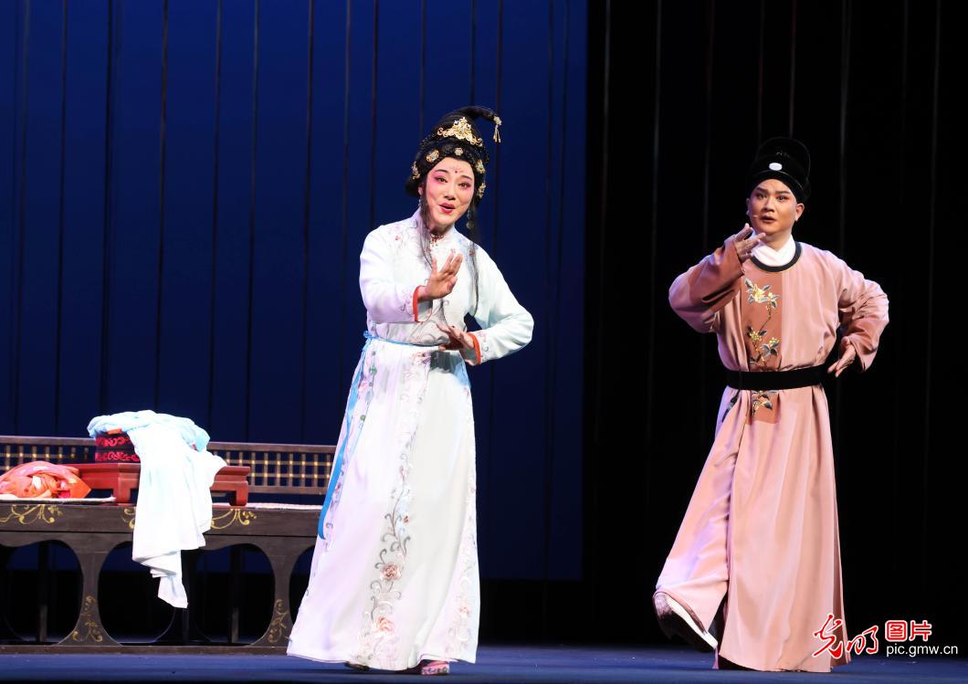 Huangmei Opera 