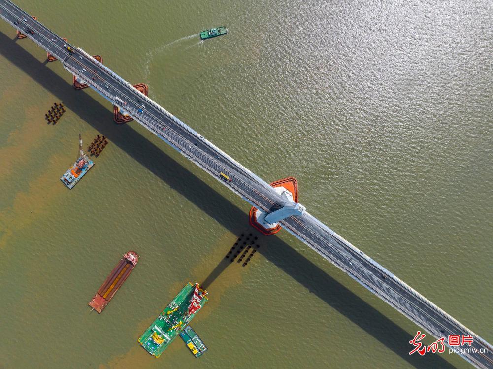 Xiangshan Port Cross-sea Bridge offshore construction begin in E China's Zhejiang
