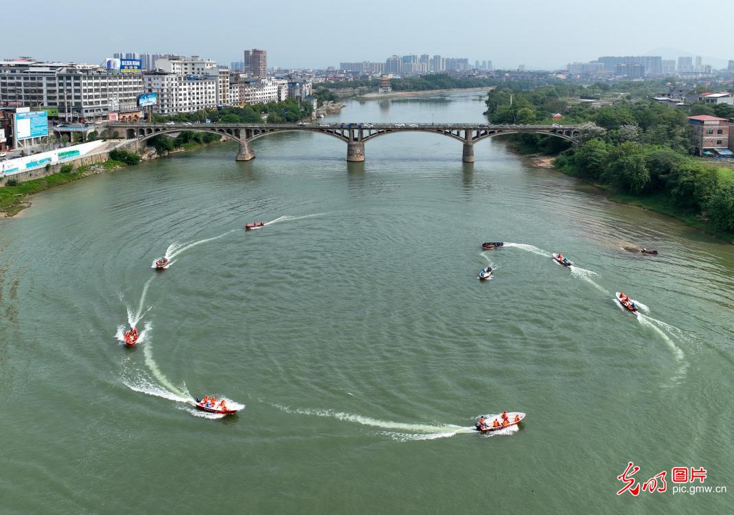 Flood control emergency drill carried out in C China's Hunan