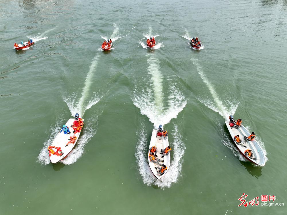 Flood control emergency drill carried out in C China's Hunan