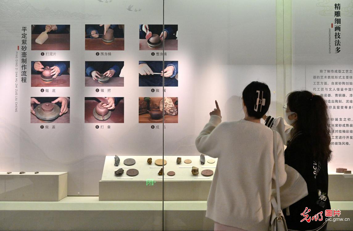 Purple-clay art exhibition open at Handan Museum